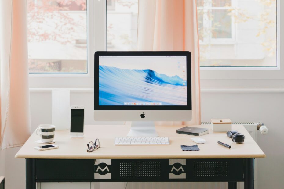 ​macOS 26 Tahoe: A Mac Enthusiast's Take cover
