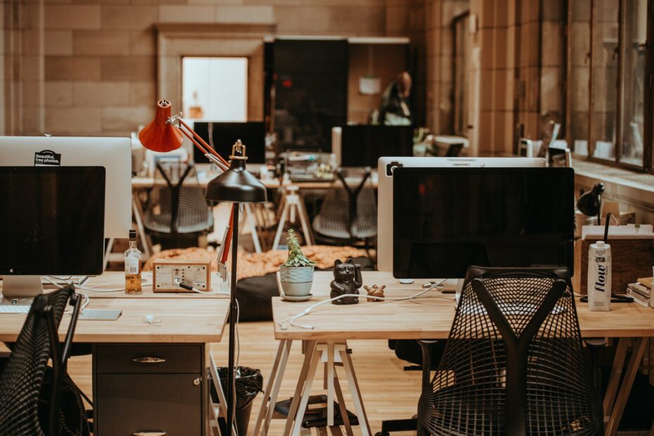 Beyond the chatbot: 5 ways AI workspaces are redefining how we work. cover